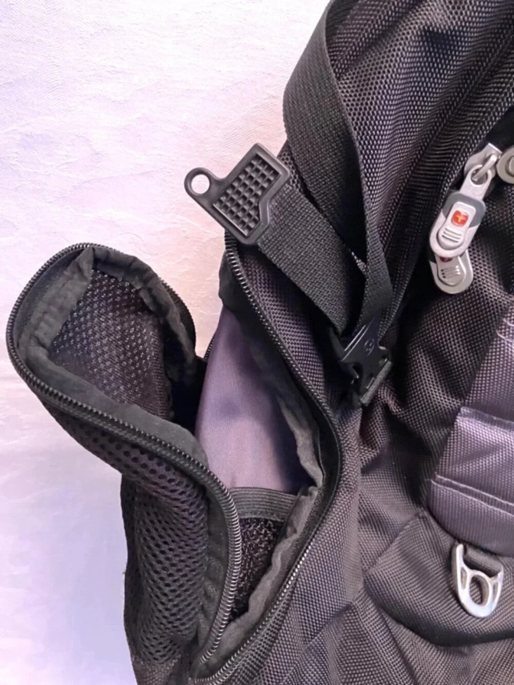 SWISSGEAR Model 9275 Backpack Laptop Case Airflow